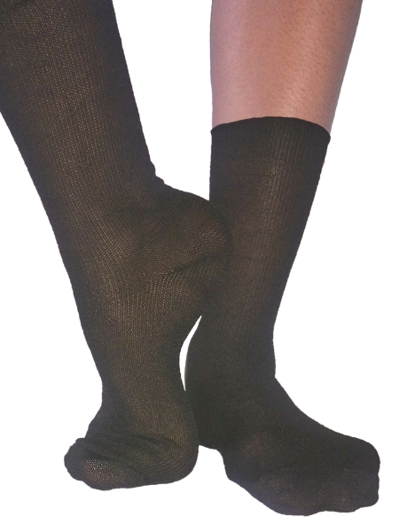 Underworks disposable crew socks for travel,business or leisure